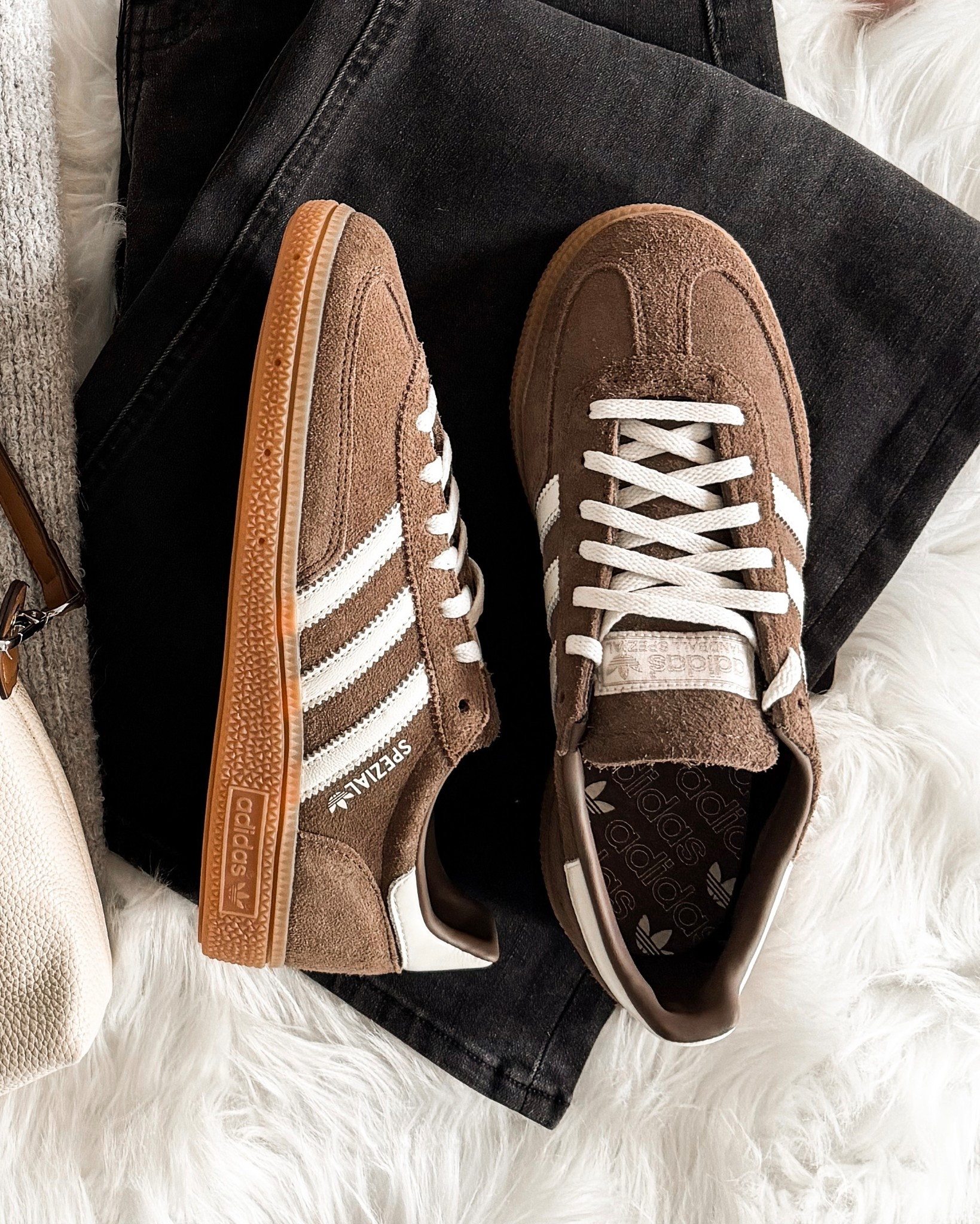 The perfect year round neutral sneakers 

#LTKgrwm #LTKmomlife #LTKOver40