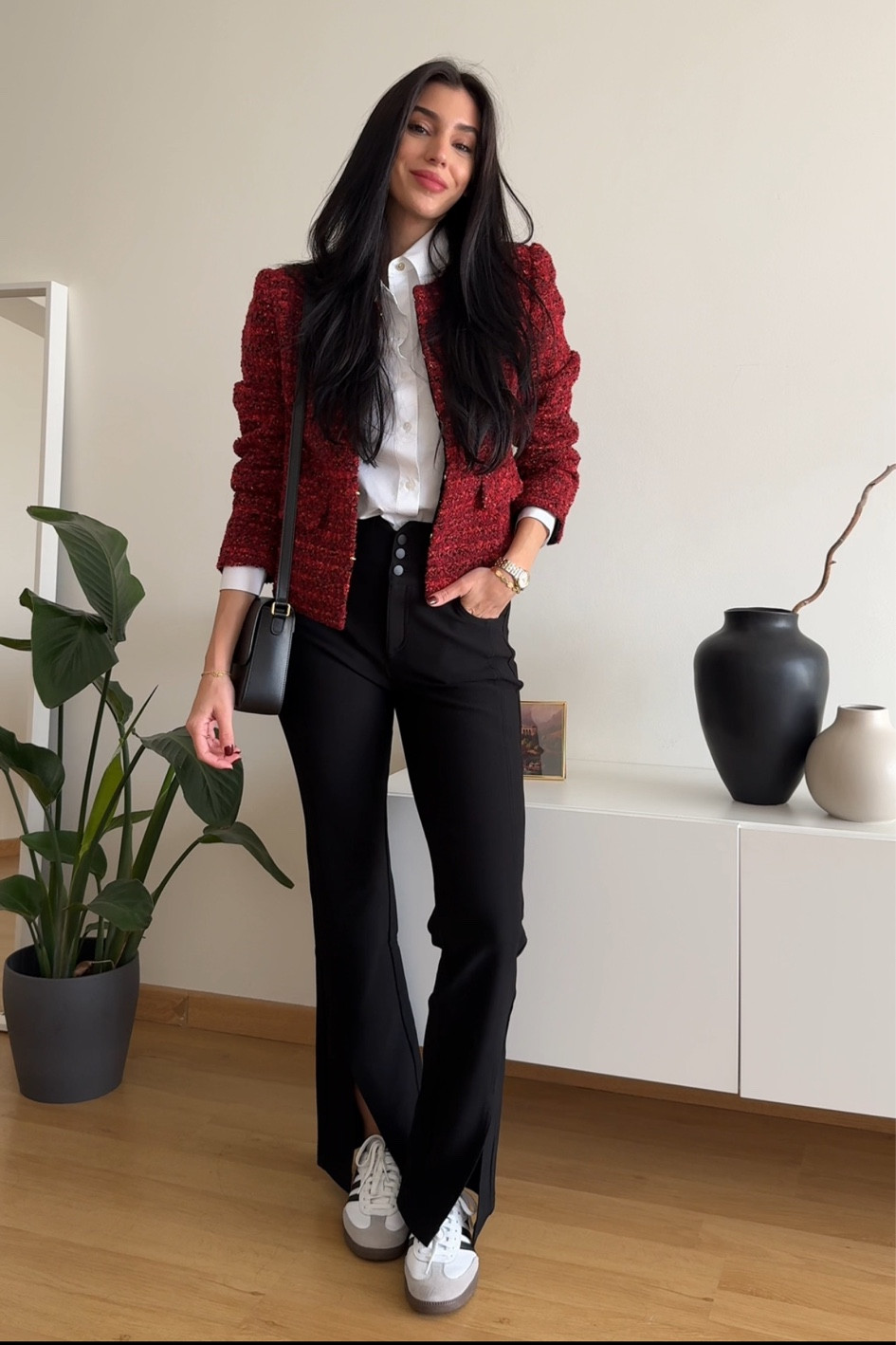 El toque rojo perfecto que un outfit necesita ♥️

#LTKautumn #LTKstyletip #LTKeurope