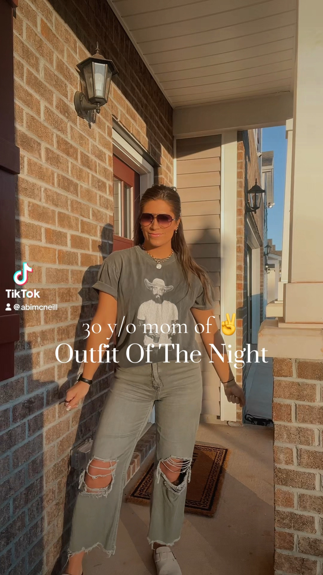 Mama’s going out for CHEESECAKE 🤪

Easy fit for the night! 

#momootd #comfyoutfits #ootd #casualoutfit 

#LTKWatchNow #LTKStyleTip #LTKBeauty