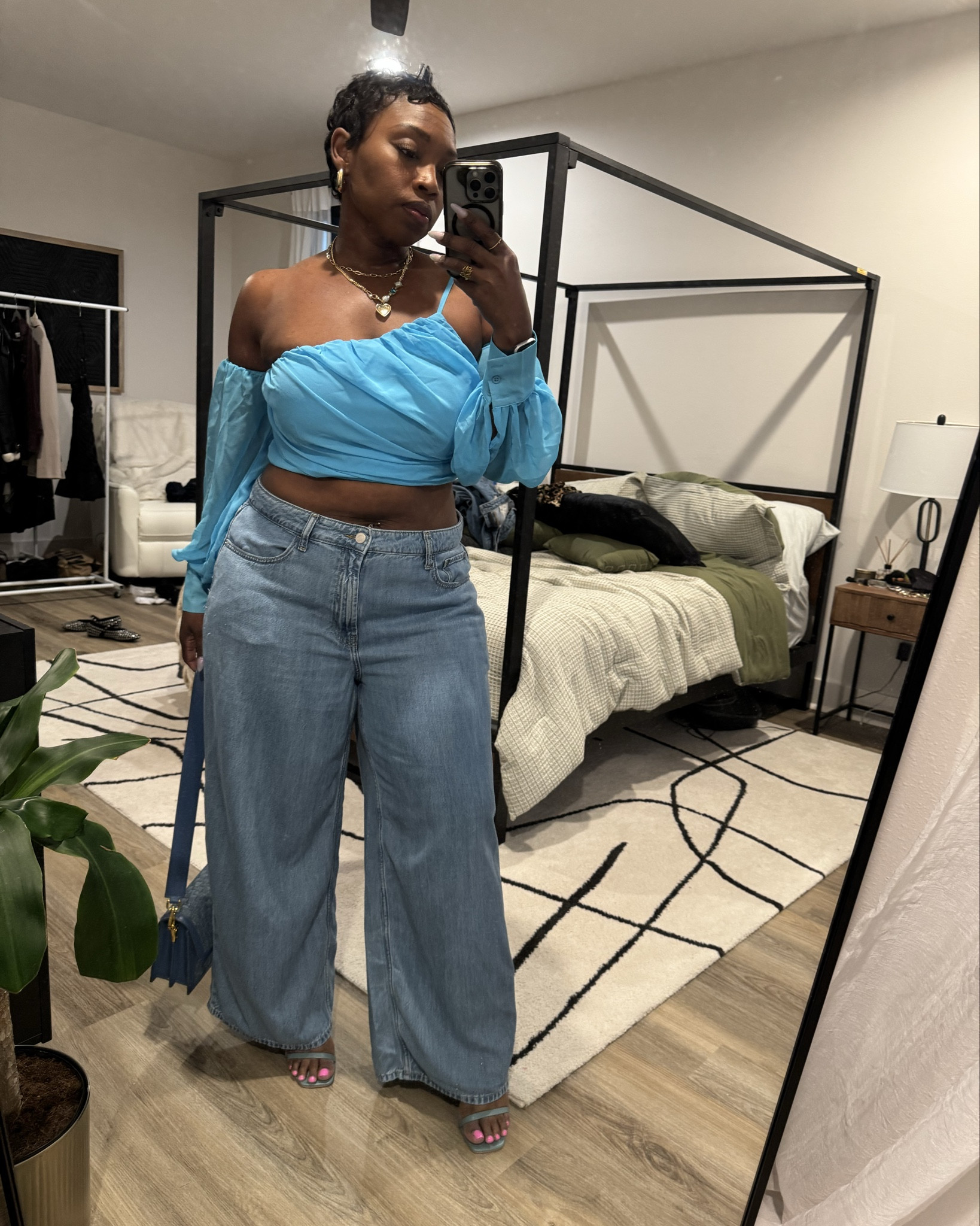 Giving you the blues 💙

#LTKTravel #LTKMidsize #LTKStyleTip