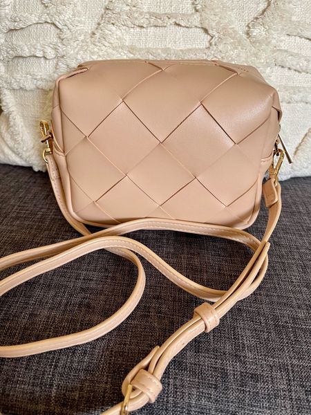 20% off handbags at Target. This cube crossbody bag is so cute and only $20. Sale ends 3/30. 

#LTKSeasonal #LTKitbag #LTKsalealert