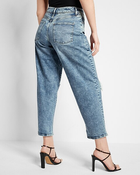 Curvy Mid Rise Medium Wash Ripped Boyfriend Jeans | Express