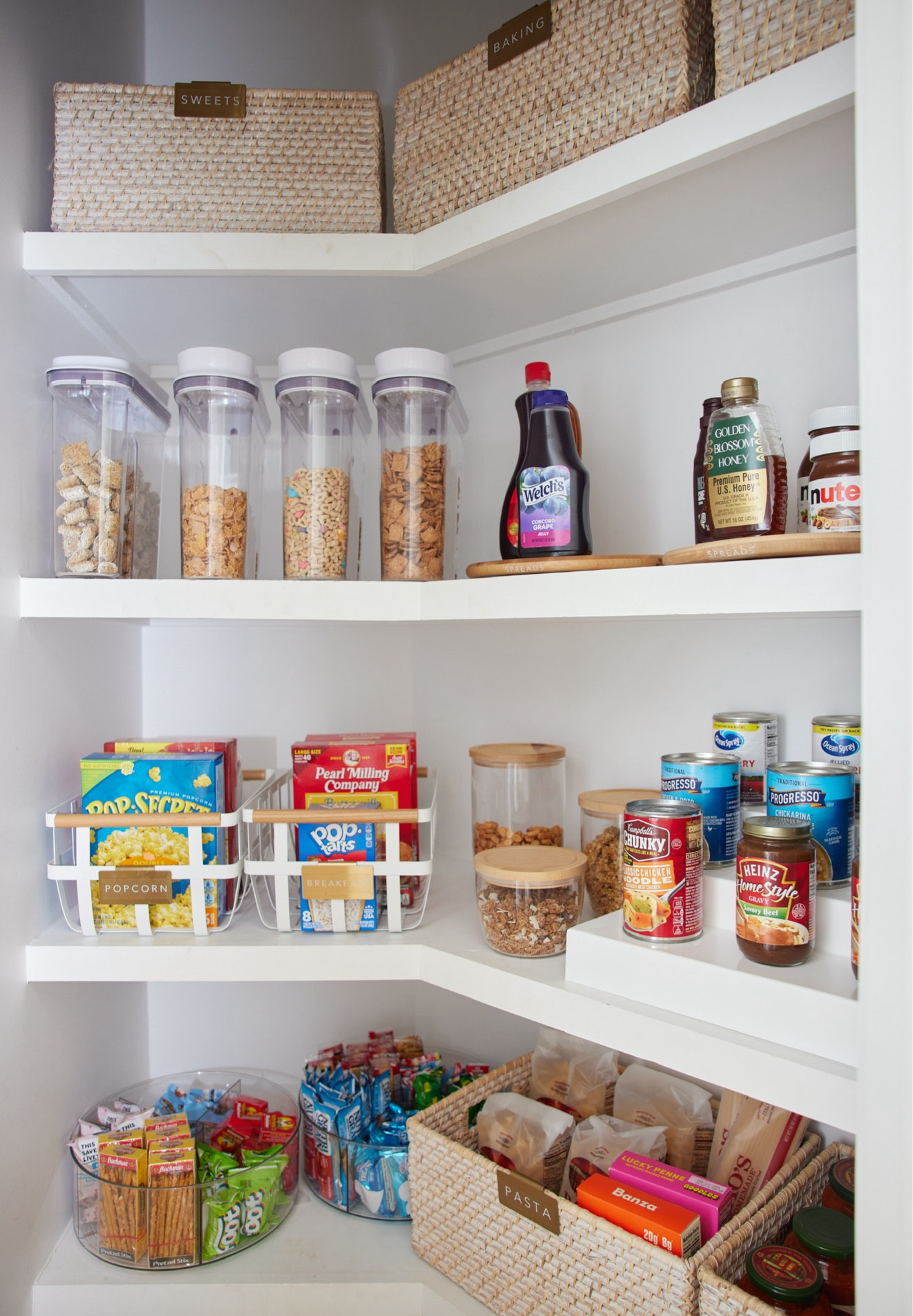 Aesthetic pantry organization essentials ✨ 

#kitchenorganization #kitcheninspo #pantryorganization  #pantrygoals #pantryinspo 