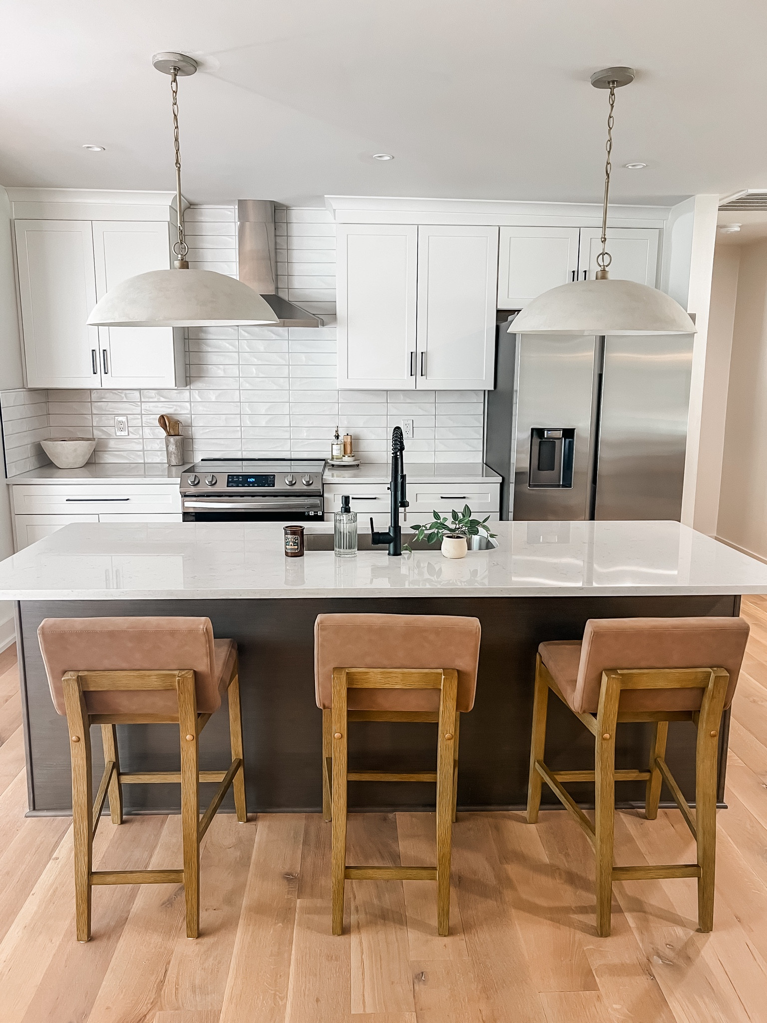 WIPEABLE barstools that are COMFY AND STYLISH... yes please! 

#LTKHome #LTKSaleAlert