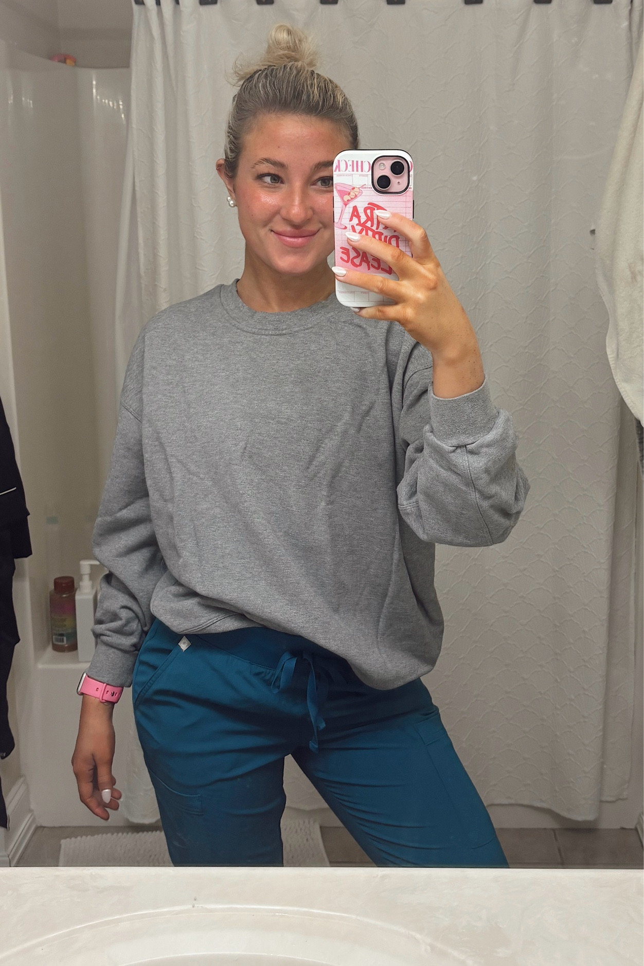 nurse ootd👩🏼‍⚕️💉🎀
wearing uniform advantage scrubs!
#nurse

#LTKWorkwear #LTKActive