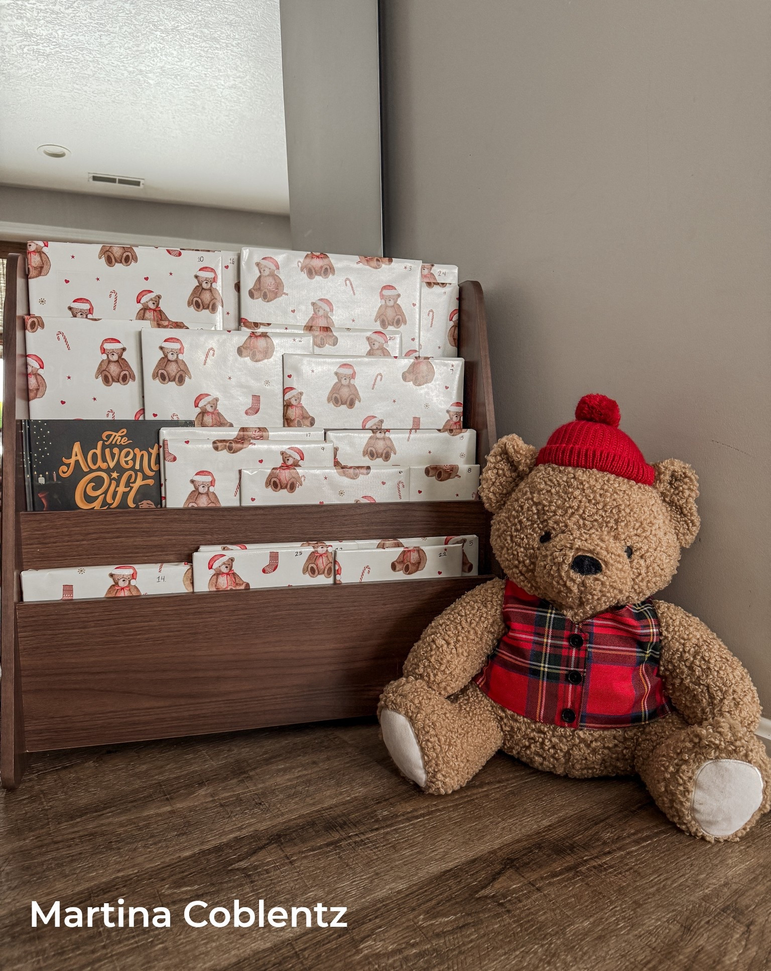 Book advent calendar corner 


•books •advent calendar •Christmas 

#LTKHoliday #LTKKids #LTKGiftGuide