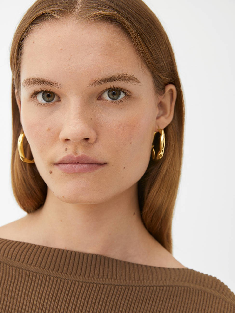 Große vergoldete Hoop-Ohrringe | ARKET (US&UK)