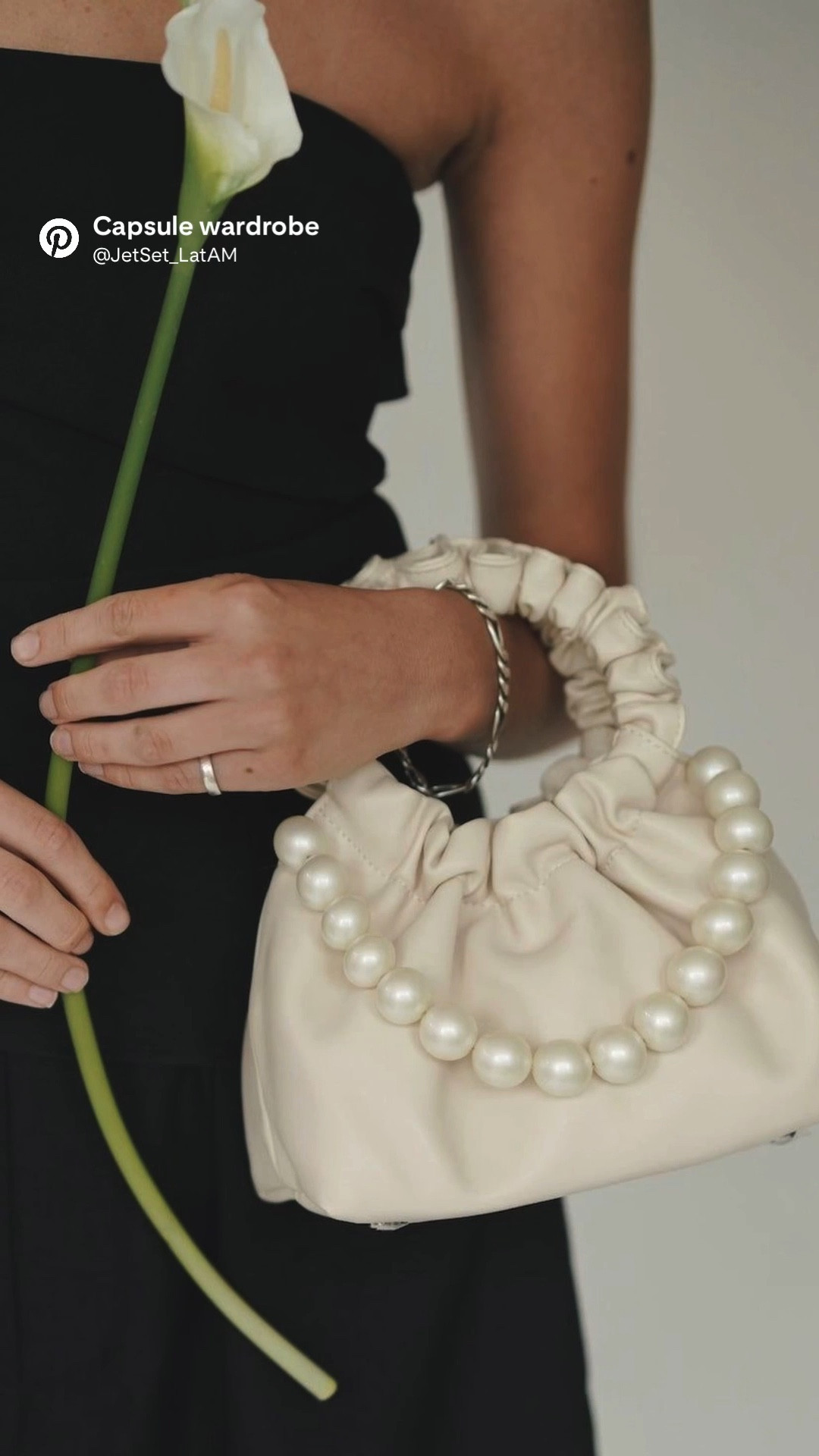 VERAFIED | Cream Cloud Bag 

#LTKHoliday #LTKBeauty #LTKGiftGuide