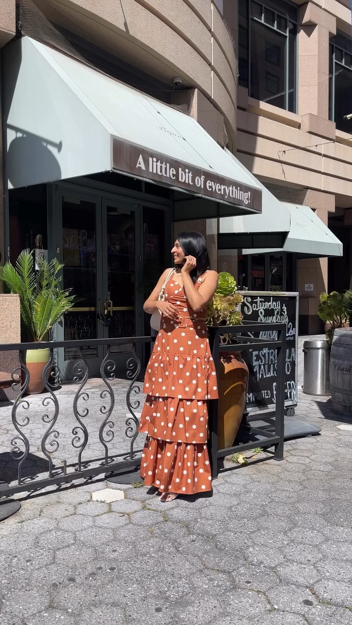 May the money Gods be with us day dreamer girlies at all times!!! 😬😬😬😬😬 
.
.
.#humor #funny #girlythings #polkadotoutfit