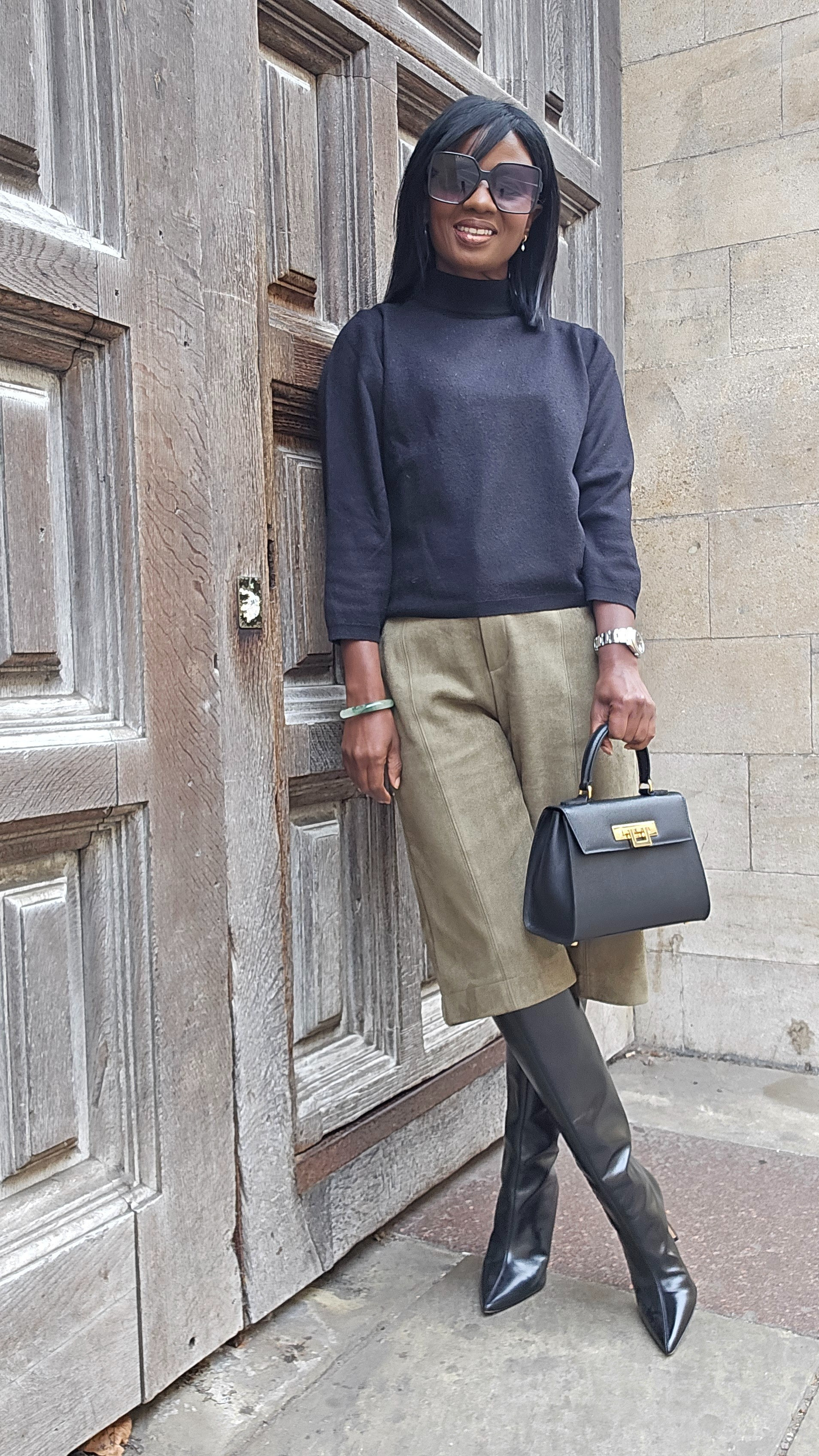 Faux suede Bermuda shorts autumn style

#LTKeurope #LTKautumn #LTKstyletip