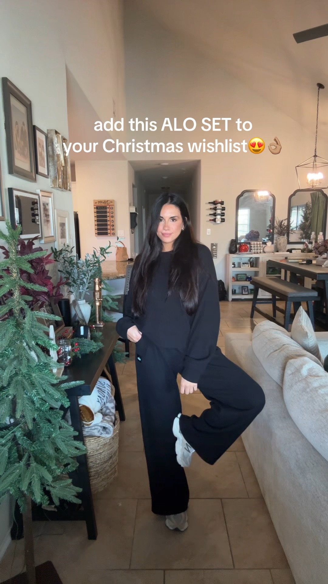 Gift ideas for her! This Alo matching set is perfect 

#LTKTravel #LTKGiftGuide #LTKmomlife