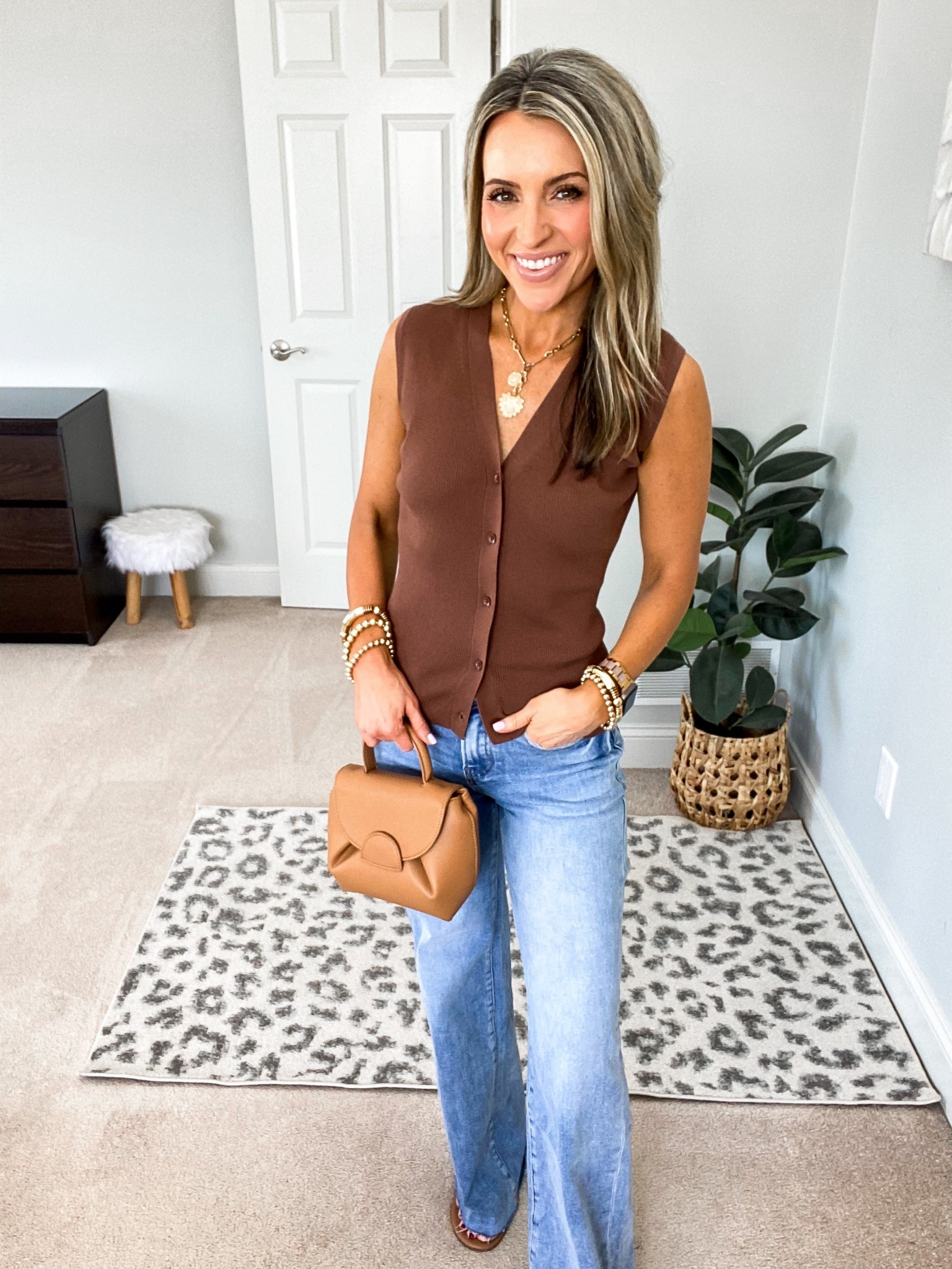 Casual yet chic! Perfect for so many occasions! And pairs with any bottoms! A closet staple you’re going to love! TTS, wearing xs🌟

#LTKdayinmylife #LTKootd #LTKmomlife