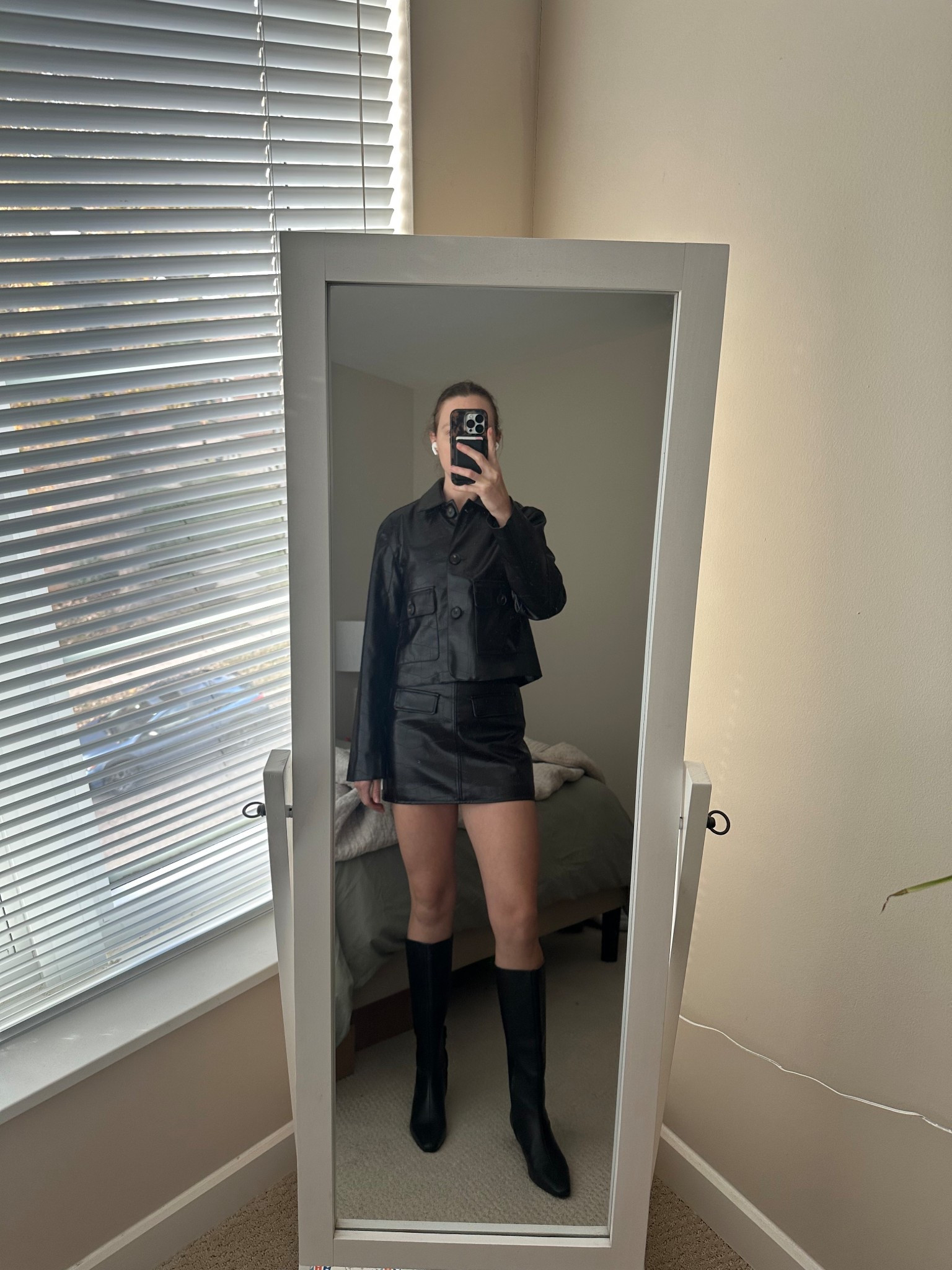 The most sexiest all leather brown - burgundy set

#LTKSeasonal #LTKBeauty #LTKTravel