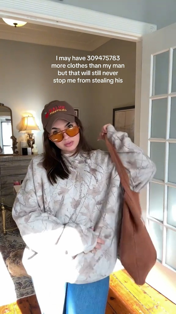 casual cozy outfit (stole this sweatshirt from my husband ofc lol) 

#LTKFindsUnder50 #LTKMens #LTKStyleTip