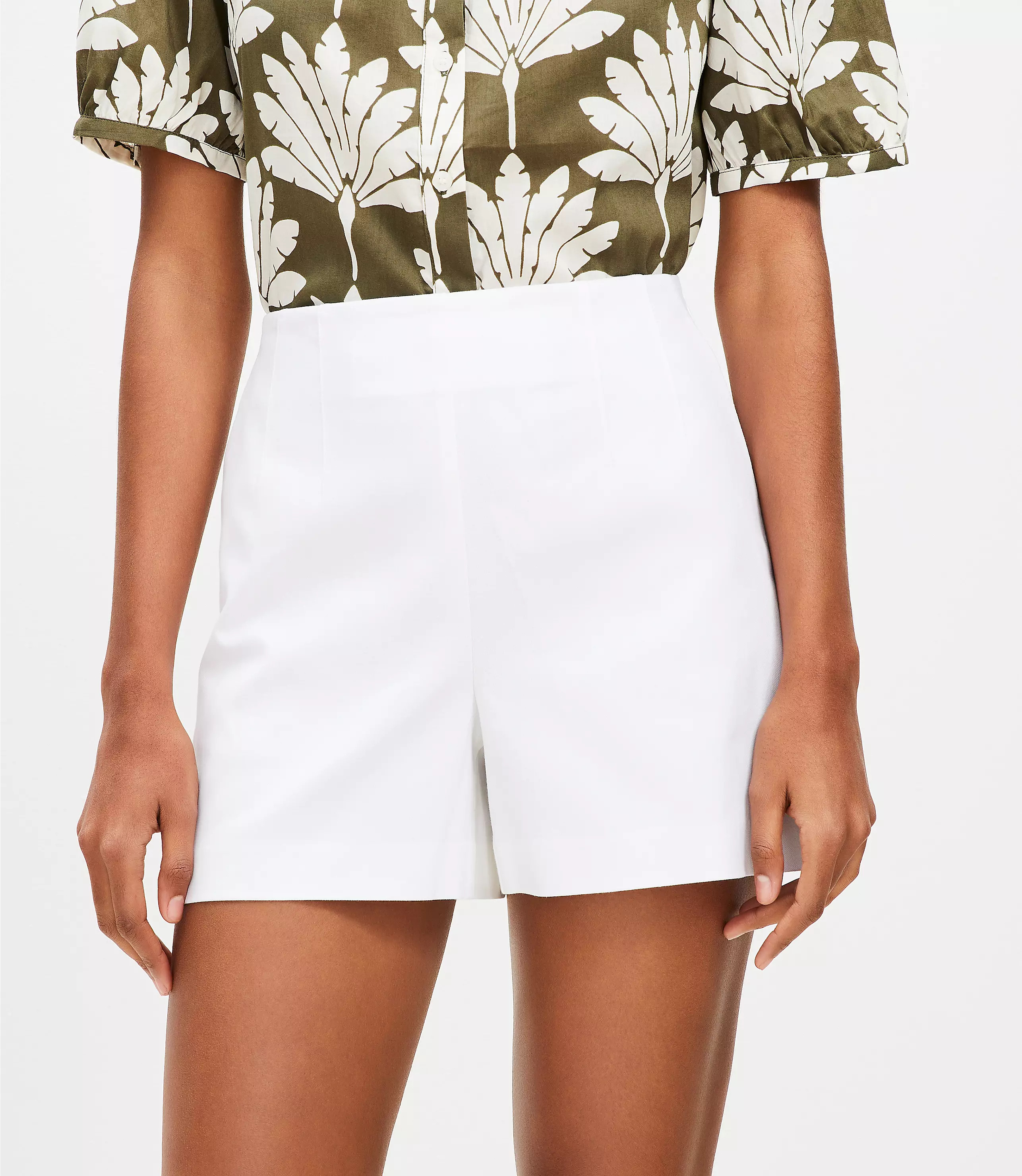 Curvy Textured Darted Side Zip Shorts | LOFT