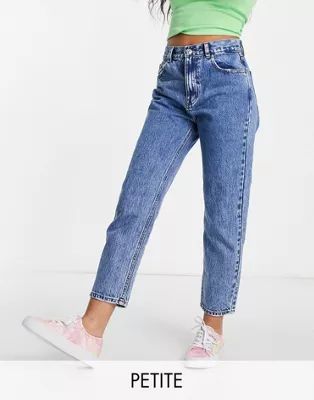 Pull&Bear Petite basic mom jean in medium blue | ASOS (Global)