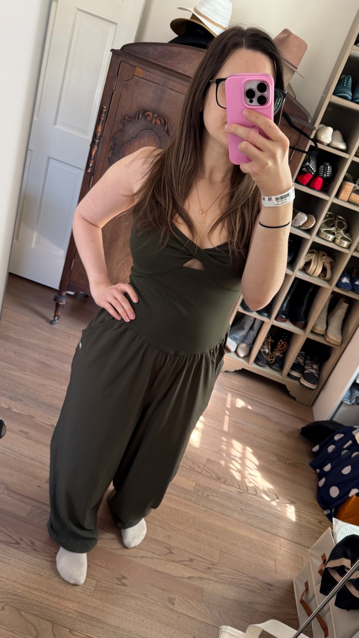 @Fabletics olive jumpsuit in size medium. Love this postpartum 

#LTKmomlife #LTKgrwm