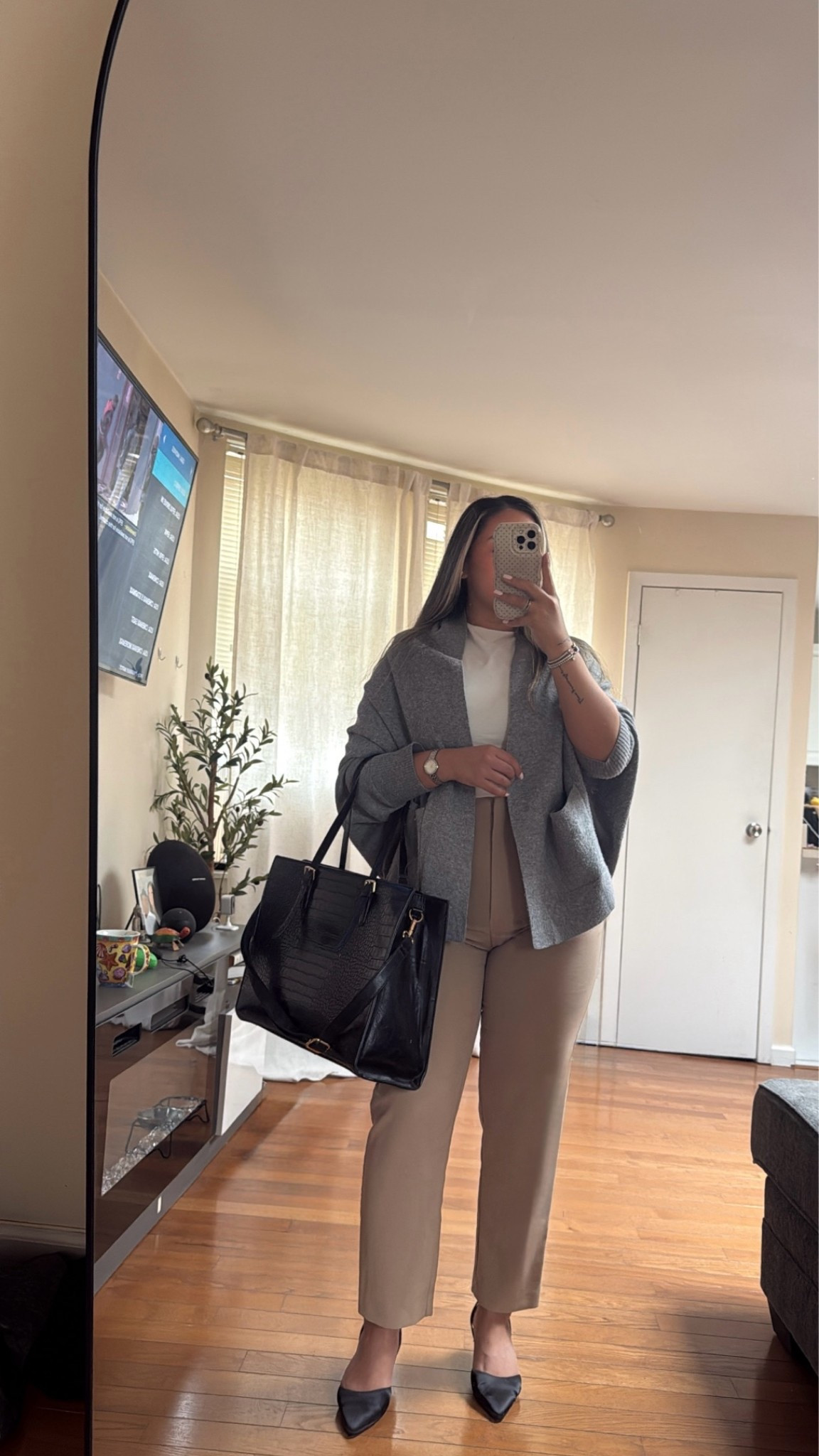 Happy Thursday ft. My fav Amazon cardigan ✨

#LTKootd #LTKWorkwear #LTKMidsize