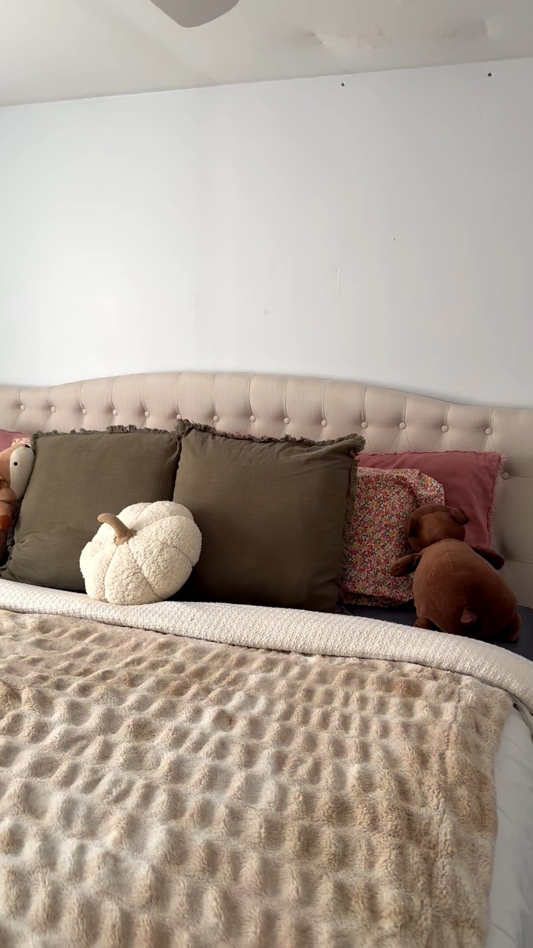 New headboard from @amazon! Featuring my fall bedding! 

#headboard #bedroom #decor #furniture #pillows #fall #bedding #bedsheets #lolablanket

#LTKSaleAlert #LTKHome #LTKFallSale