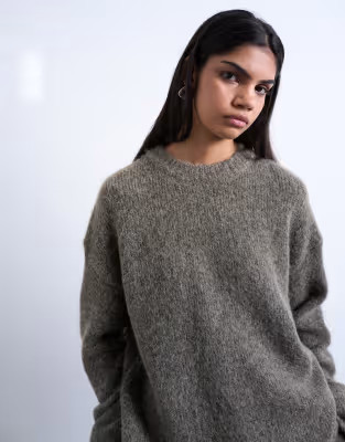 Knitted boxy fluffy crew jumper in espresso | Topshop