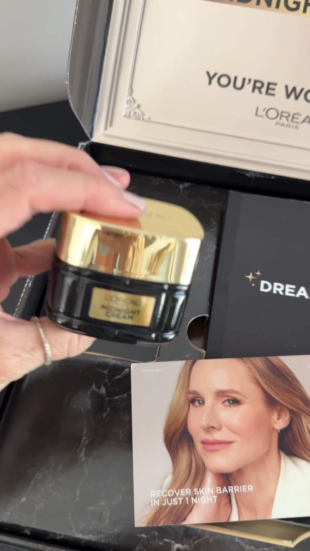 New beauty product launch

L’Oréal Paris midnight cream ..

Get the skin of your dreams.

Recover skin barrier in just on night

Patented antioxidant 
Vitamin E 
Improves firmness & smooth wrinkles

Rich cream texture melts into skin