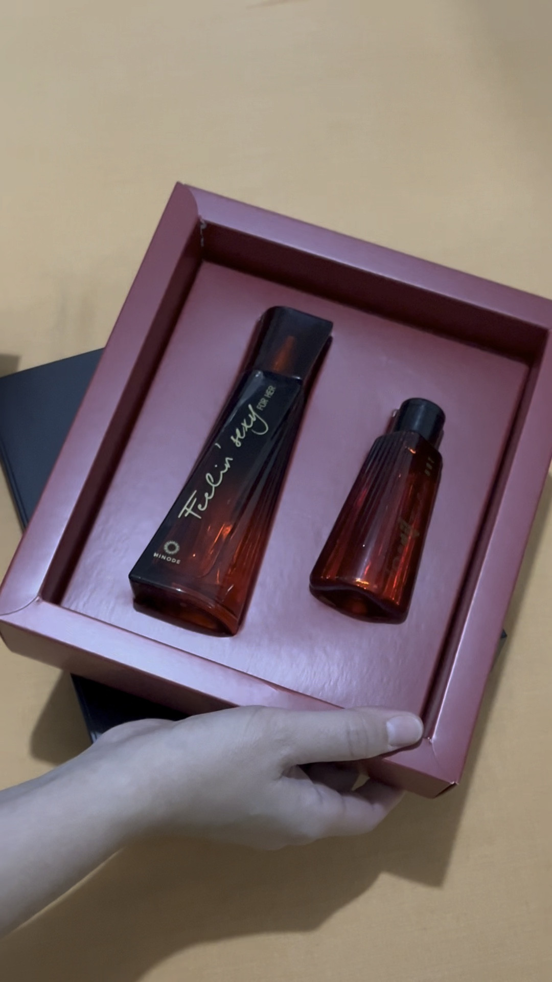 Kit feminino hinode 
perfume e óleo para massagem

O Kit Feelin Sexy For Her traz uma fragrância instigante que vai elevar o poder de sedução e feminilidade de quem a usa combinado com o produto perfeito para te ajudar a relaxar dessas tensões e ter momentos Íntimos e prazerosos.


#LTKbeauty #LTKbrasil