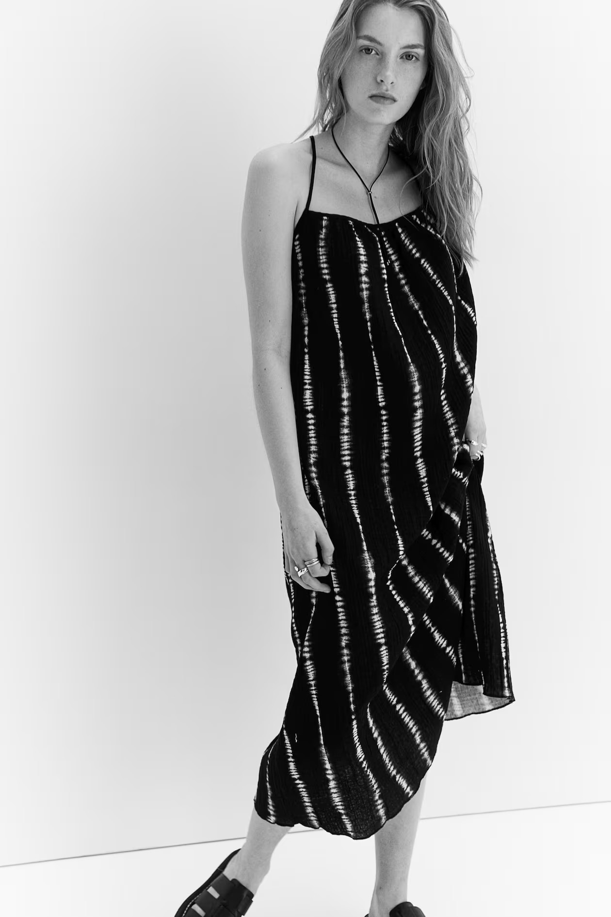 Tie-detail throw-on dress | H&M (UK, MY, IN, SG, PH, TW, HK)