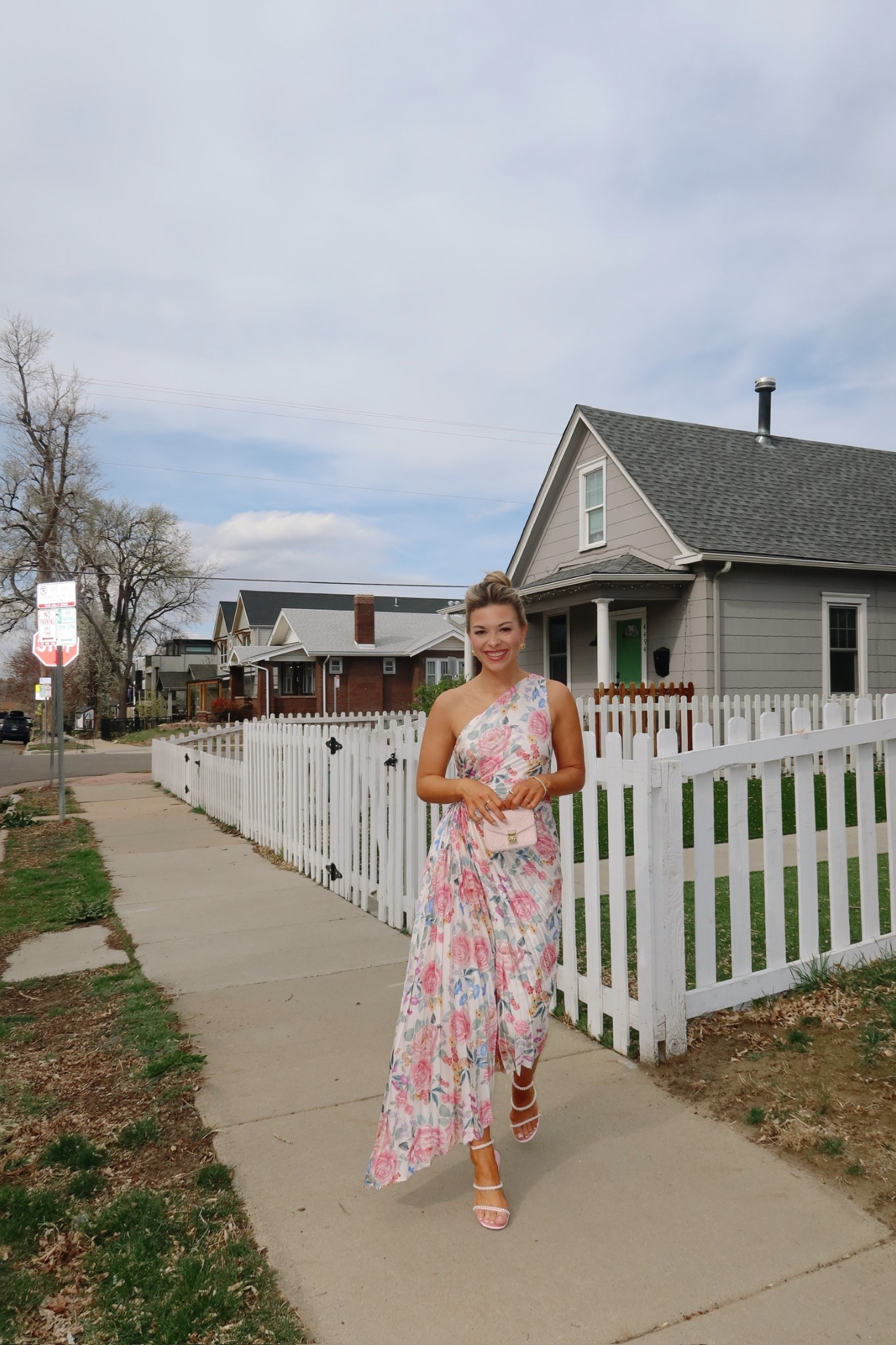 Floral pleated one shoulder asymmetrical wedding guest dress formal event dress spring shower dress. 

Wearing my usual small/2

Vici code: emerson40
Electric picks code: emerson20
Dibs code: Emerson [unbothered bronze & strawberry summer]
Cider code: Emerson 


#LTKSeasonal #LTKWedding #LTKFindsUnder100