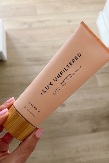 Have been using this for the past few weeks and I’m obsessed!
No smell and dries quick for a gradual natural tan. 

Self tanner, hydrating tanning lotion 

#LTKunder50 #LTKbeauty #LTKFind