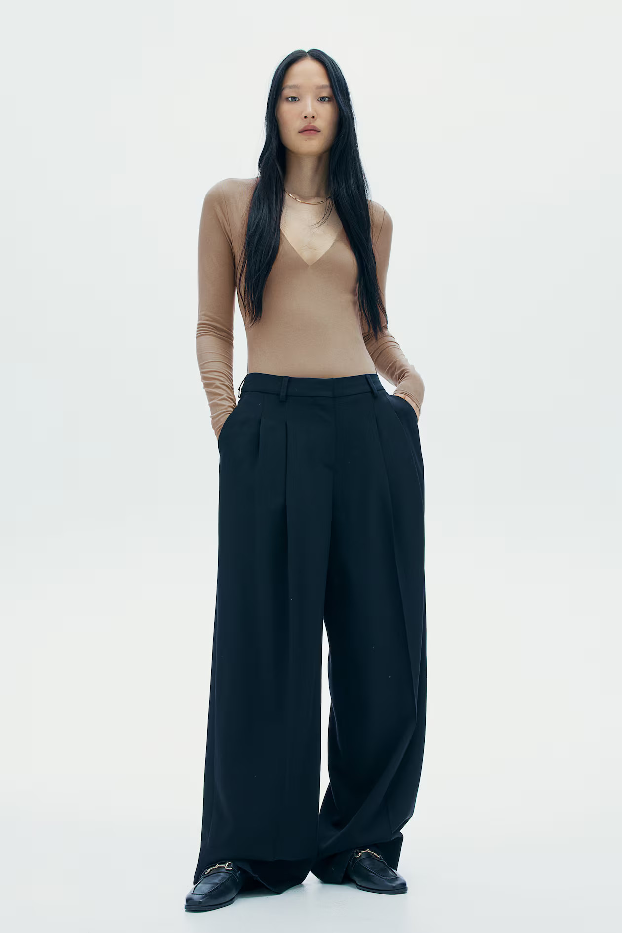 V-neck bodysuit | H&M (UK, MY, IN, SG, PH, TW, HK)