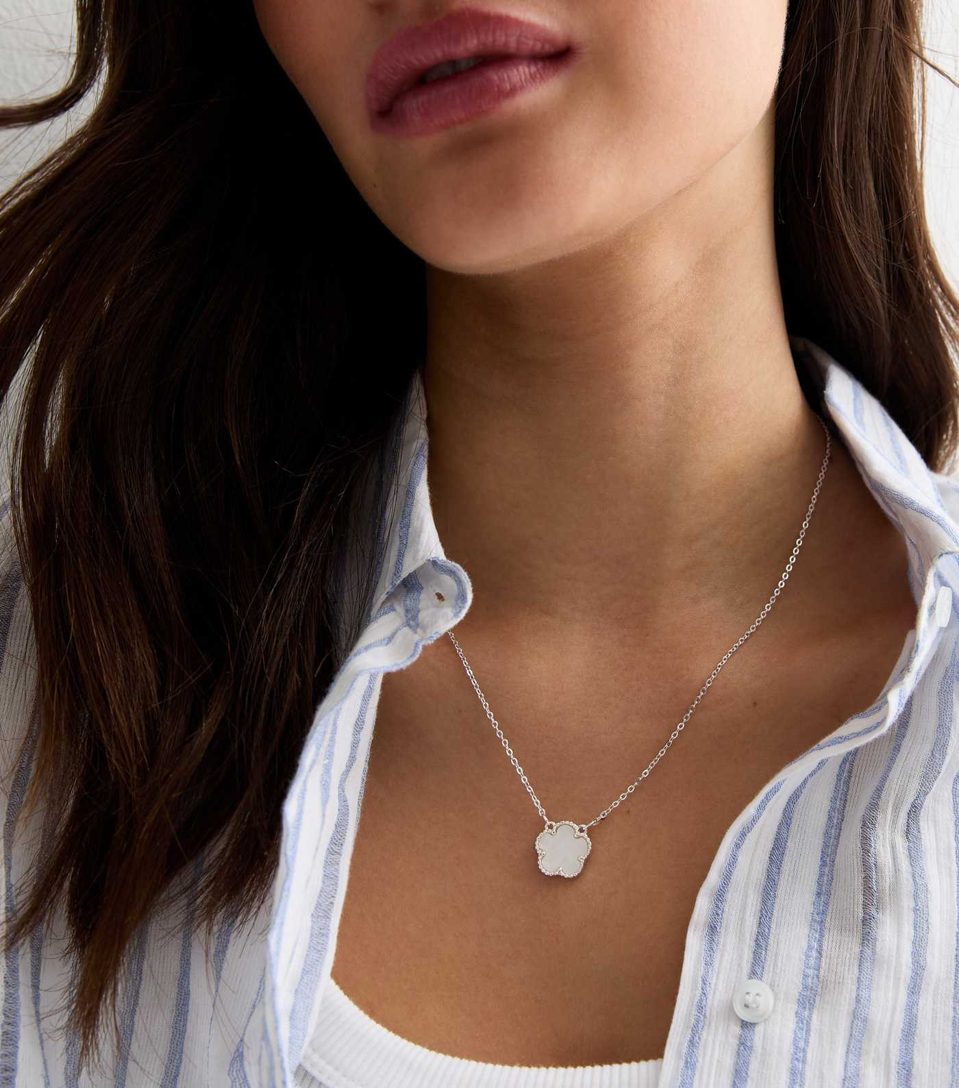 White Clover Pendant Necklace | New Look | New Look (UK)