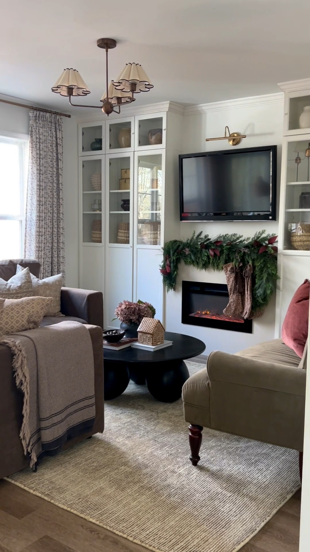 New rug + pillows = holiday ready!



#LTKHoliday #LTKHome #LTKSeasonal