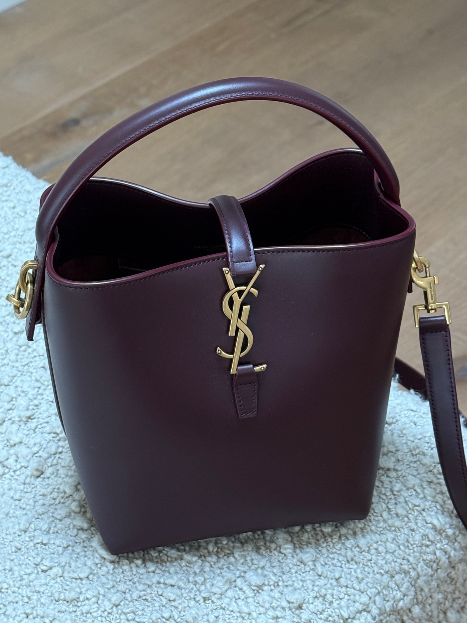burgundy saint laurent bag 🥀

burgundy bag | burgundy purse | YSL bag | saint laurent purse | burgundy bucket bag | YSL purse | YSL bucket bag | saint laurent bucket bag | burgundy leather bag | burgundy designer bag |

#LTKgrwm #LTKootd #LTKdayinmylife