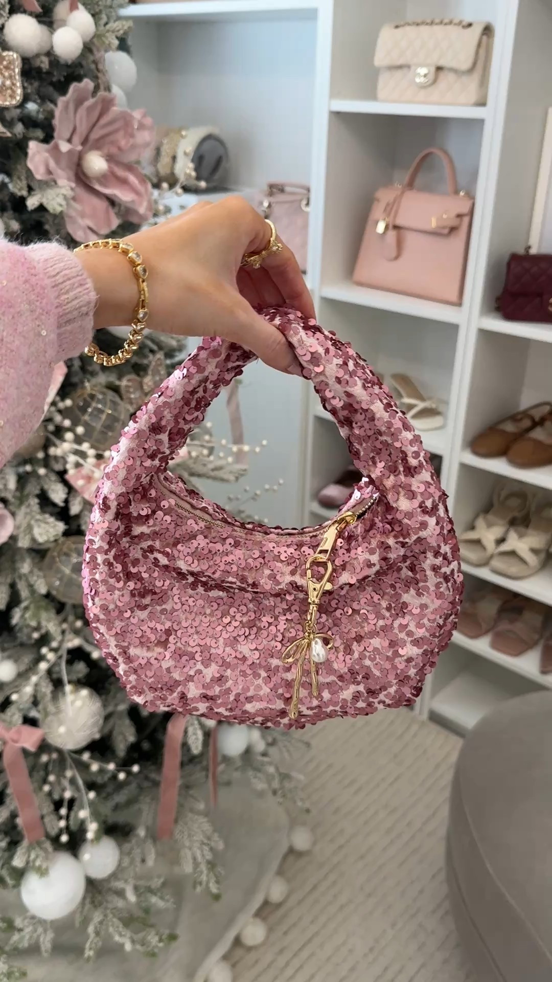 Sequin bag $38 + free shipping in cart!!✨🎀

#LTKSaleAlert #LTKFindsUnder50 #LTKHoliday