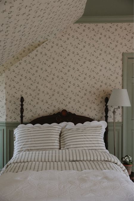 Guest bedroom - all bedding is 25% off when you spend $75 and linking the floral wallpaper🤍

#LTKSeasonal #LTKhome #LTKSpringSale