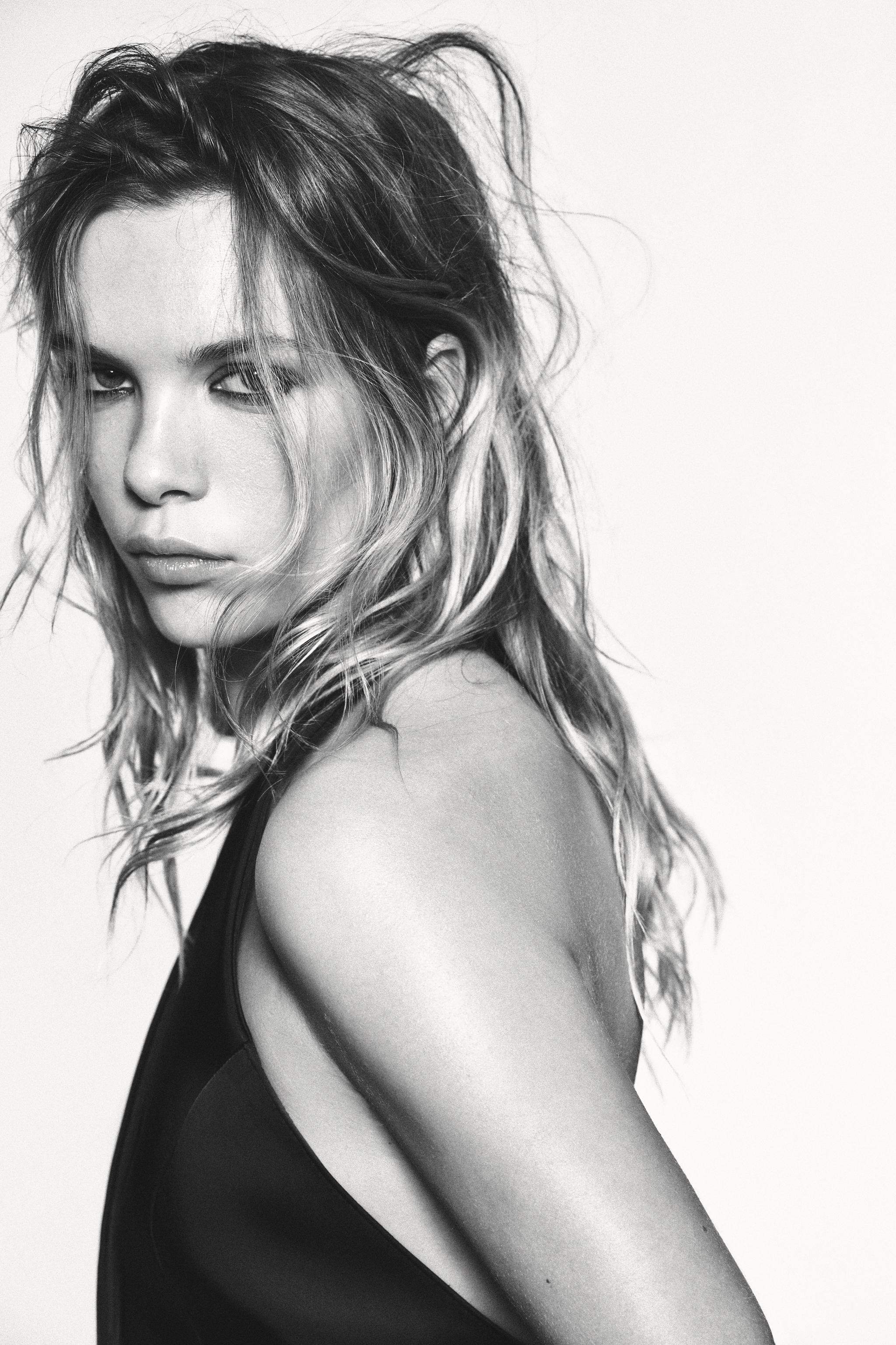 HALTER NECK OPEN BACK VEST | Zara US