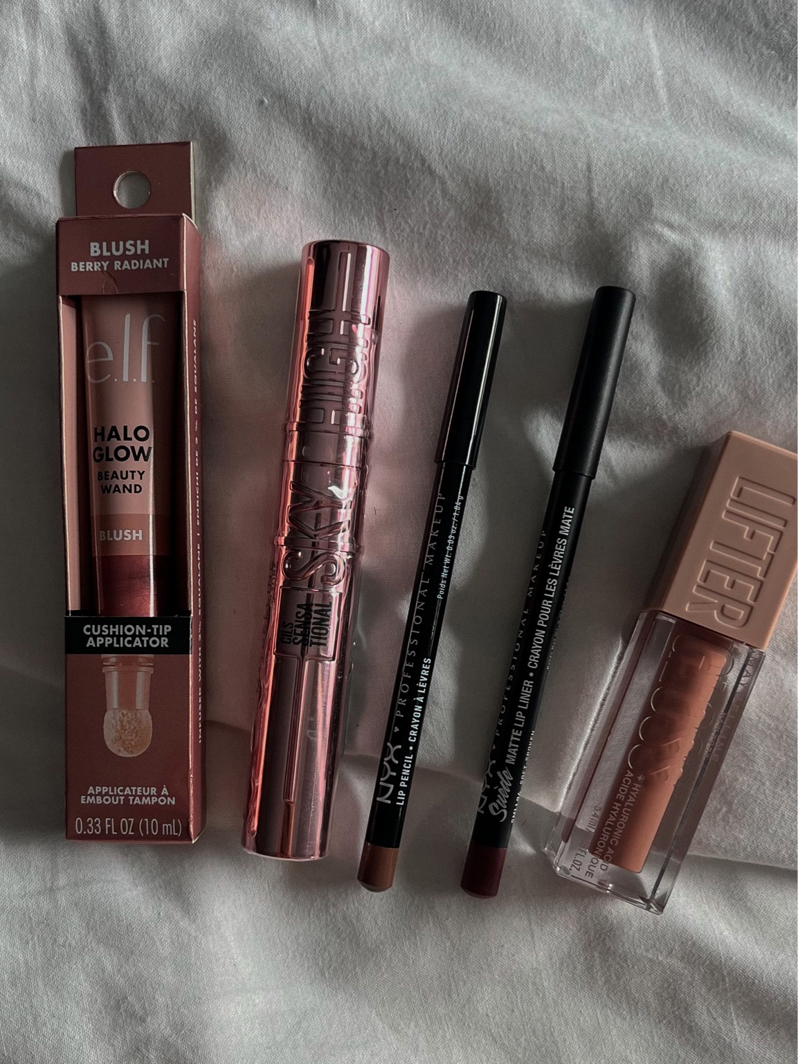 Makeup restock 💋

I needed to restock on some of my make up essentials.

Elf halo glow in the shade berry radiant

Nude truffle and soft spoken nyx lip liners are my go-to. 

Maybelline gloss shade stone. 



#LTKbeauty #LTKeurope #LTKunder50