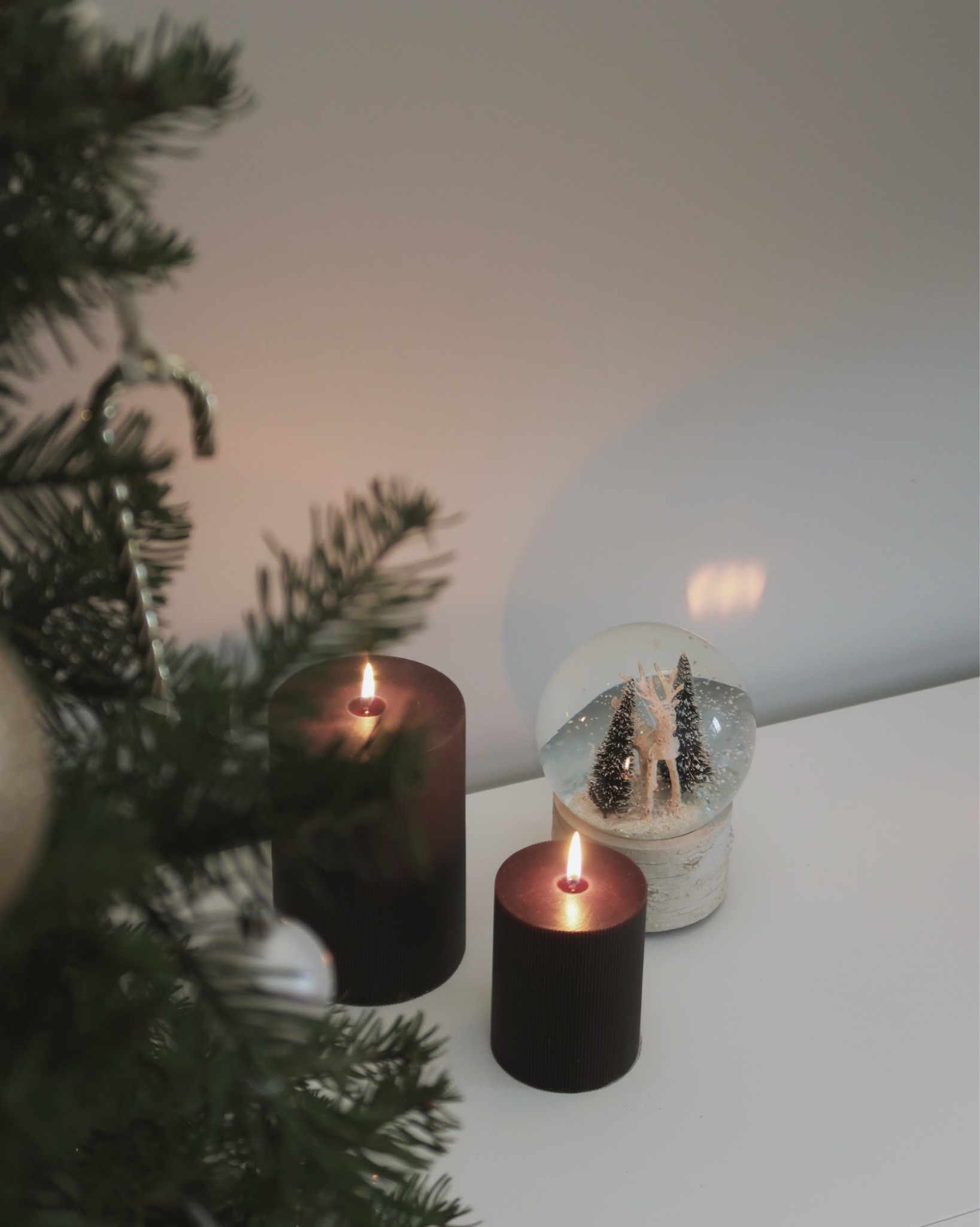 minimal modern holiday decor 🎄

#LTKSeasonal #LTKHoliday #LTKhome