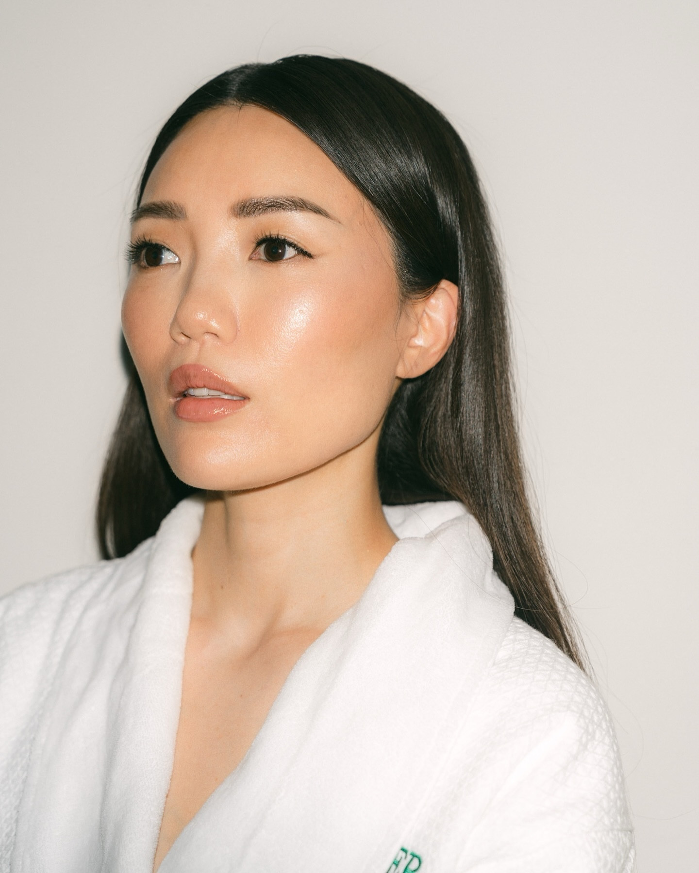 In case you’re wondering how I feel about @kellyzhangstudio doing my makeup for tonight’s @lamer event keep swiping…

If you need a makeup artist WHO GETS how to do makeup for Asian faces — Kelly is your girl 🤌🏻✨. 

#makeup #lattemakeup #asianeyemakeup