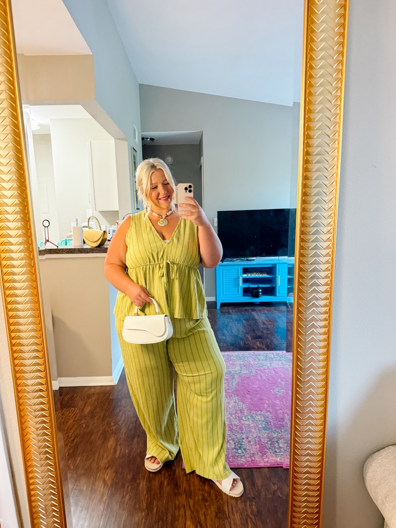 Wearing size 2x 

#LTKPlusSize #LTKMidsize #LTKTravel
