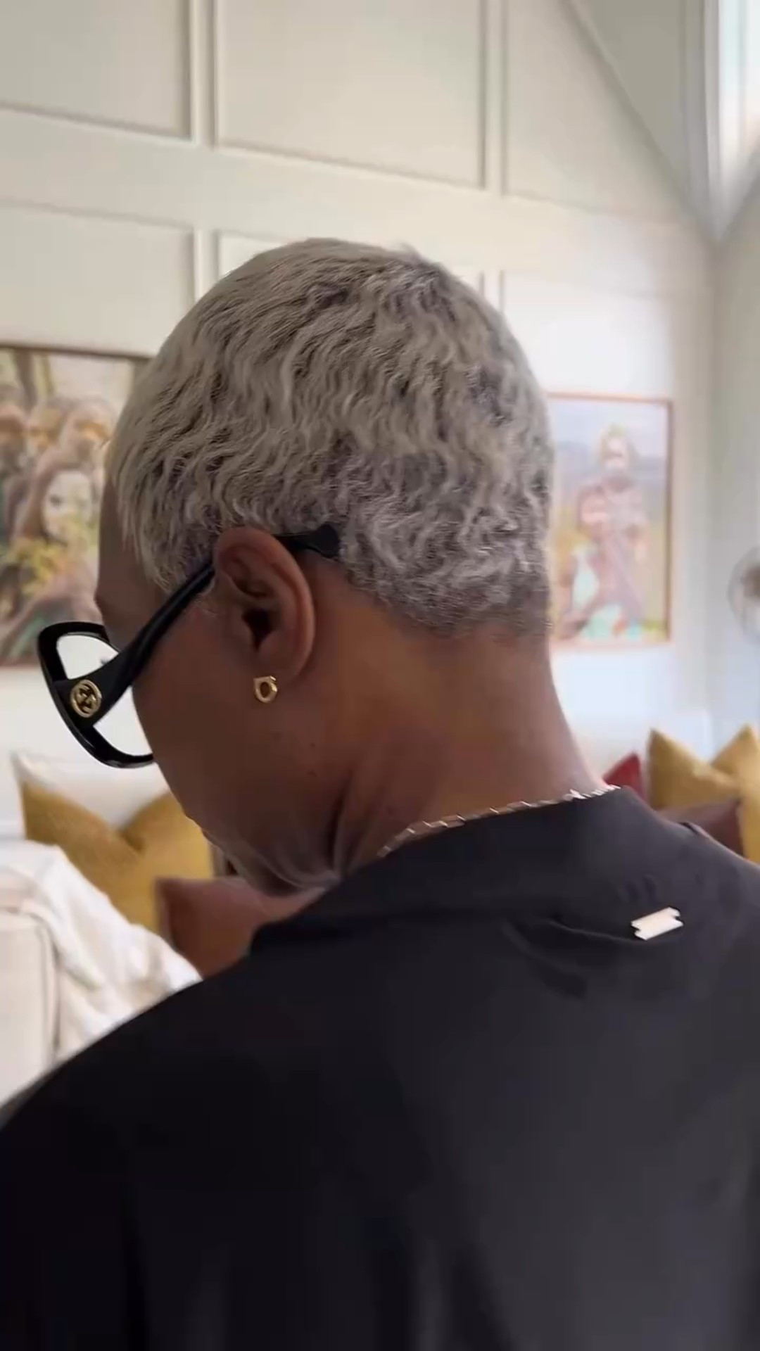 Short shorts
And Fur boots