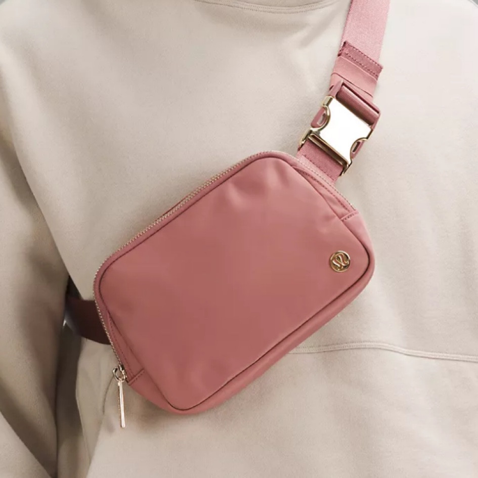 Lululemon teen girl gifts

Lululemon, Lululemon belt bag, Lululemon pink belt bag, Lululemon, cargo pants, Lululemon pouch, Lululemon beanie, Lululemon water bottle, Lululemon gifts for her, Lululemon tween gifts, Lululemon Christmas gift ideas, tween girl gift 

#LTKHoliday #LTKGiftGuide #LTKStyleTip