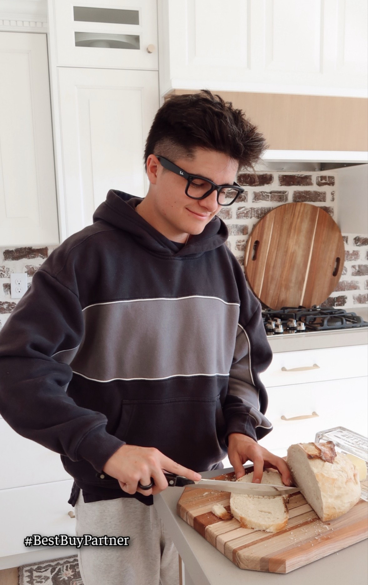 #BestBuyPartner Add this to your holiday wishlist ASAP 👀 The Ray-Ban Meta glasses aren’t just regular sunglasses! You can take photos, record videos, call people, and even ask Meta AI questions hands-free. Like, “Hey Meta, what’s a substitute for buttermilk?” while you’re cooking 😂 It’s basically your personal assistant in glasses form! So you better go and shop the top gifts at Best Buy! 👀 @bestbuy 