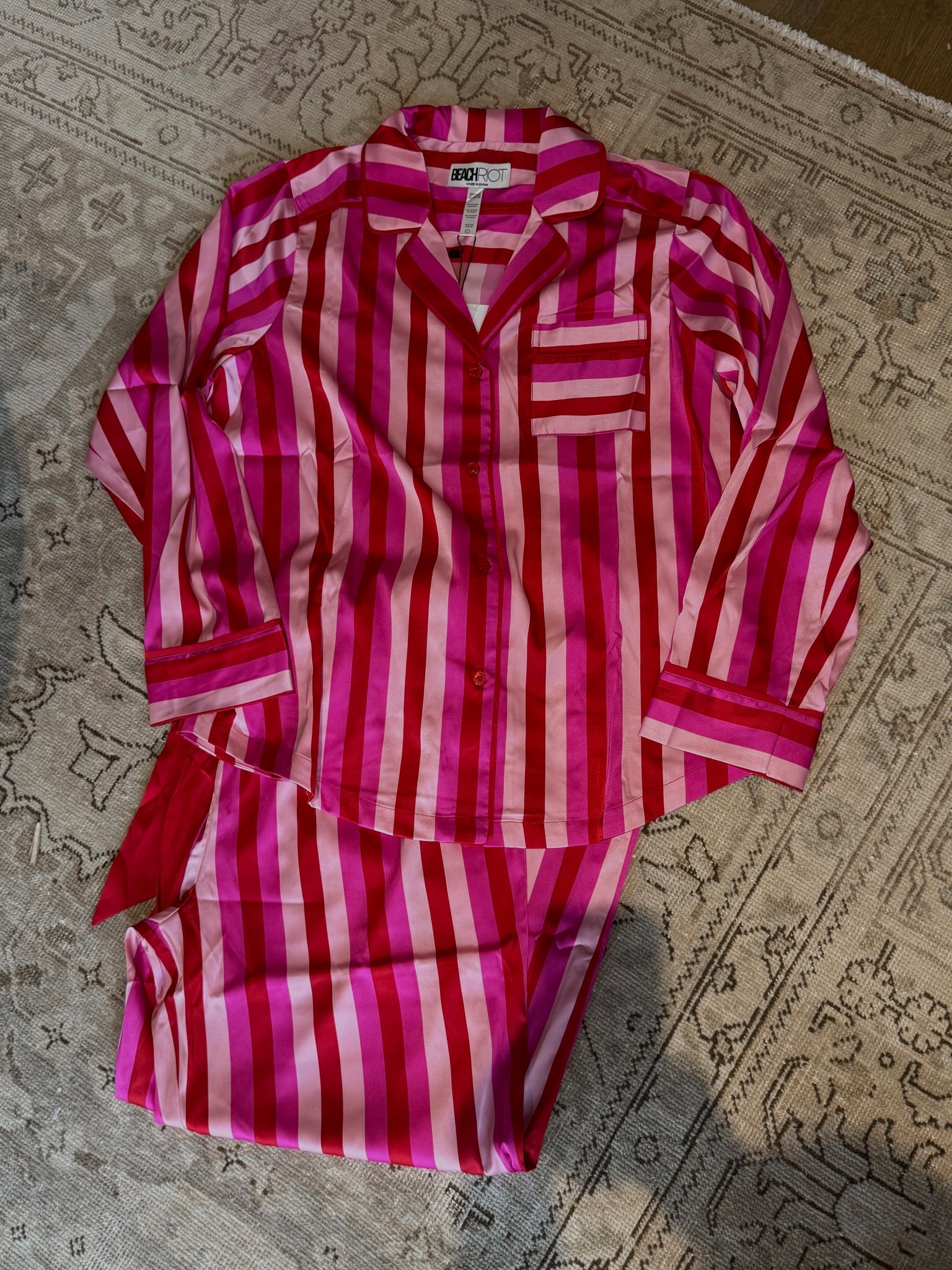 Spring silk pjs🩷

Size: large 


#LTKmomlife #LTKValentine #LTKgrwm