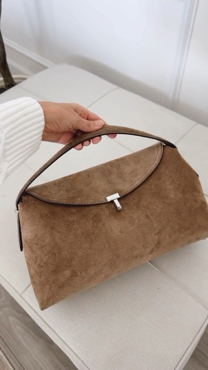 Gift guide for her 
Unboxing my newest suede bag! 
I love this bag so much that I have to get in a new one! 
Winter outfit 
Winter bag 




#LTKGiftGuide #LTKHoliday #LTKU