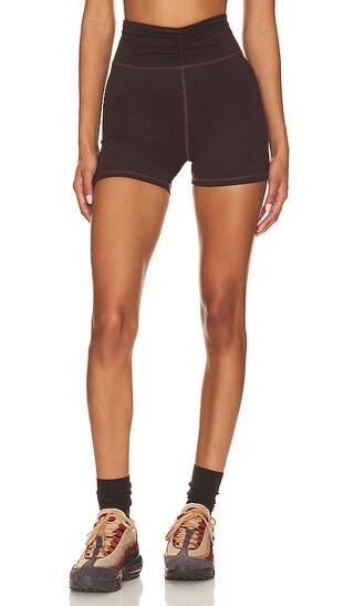 Dana 4" Shorts in Deep Brown | Revolve Clothing (Global)
