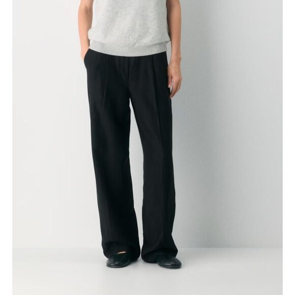 Aritzia The Effortless Pant Crepette in Black Size 10 Short Pleated Wide Leg | Poshmark