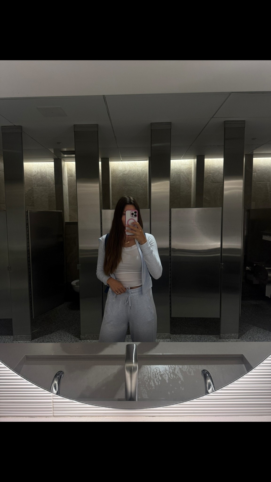 Comfy travel outfit that is tall girl friendly! Wearing a medium in pants and small in jacket. I am 5’11 and normally size small 