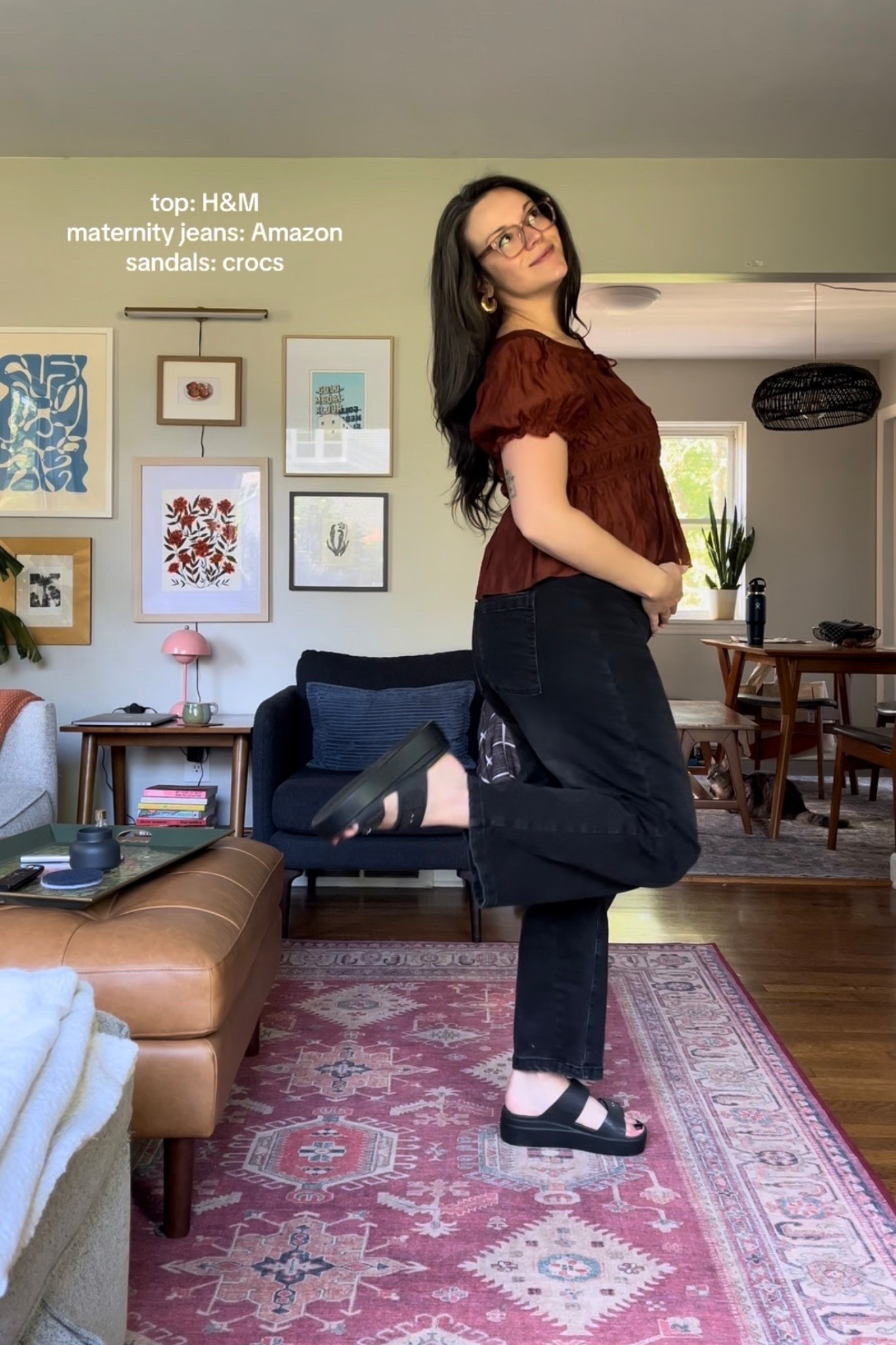 top: H&M
maternity jeans: Amazon 
sandals: @Crocs 

#OOTD maternity corporate outfit spring midsize 