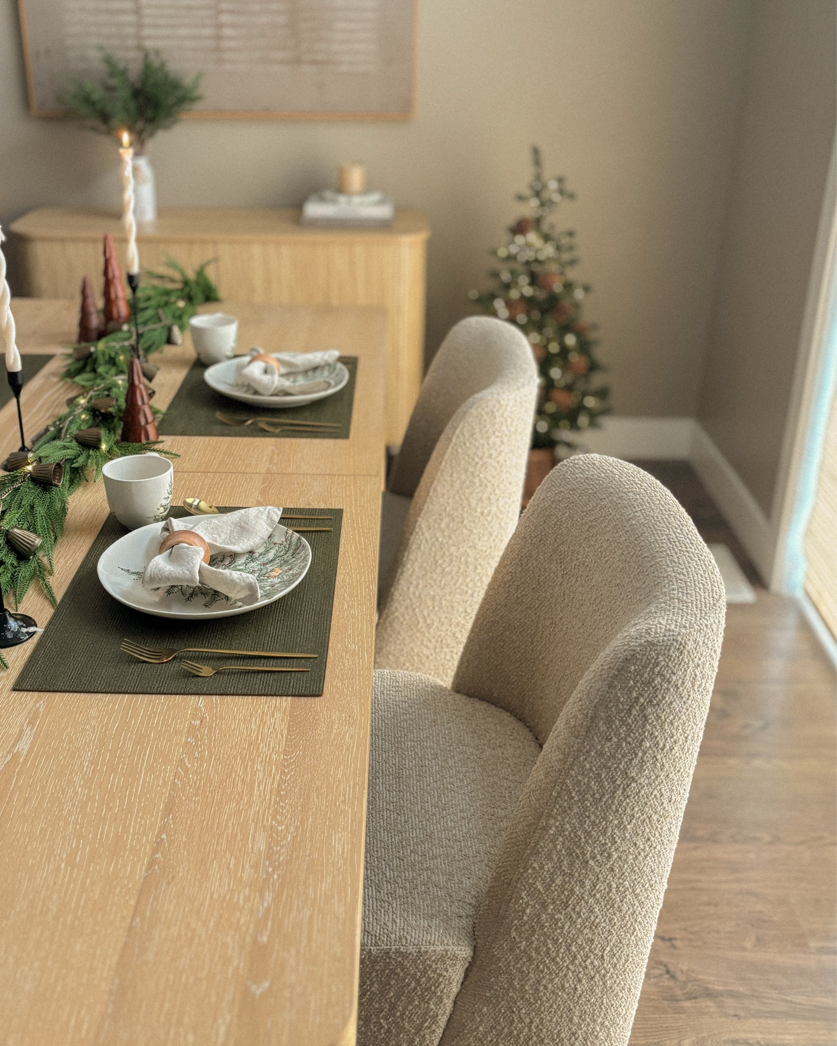 Soft textures, warm light, and a cozy seat for the holidays Simple moments like this make the season feel special.



#neutralchristmas #holidayhome #cozyhome #chitaliving #christmashosting 

#LTKHome #LTKHoliday #LTKCyberWeek